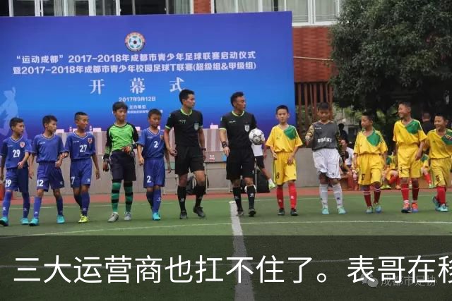 三大运营商也扛不住了。表哥在移动省公司干十四年，今年工资砍两成